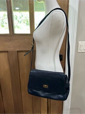 Vintage Etienne Aigner Navy Leather Crossbody Shoulder Bag Gold Hardware